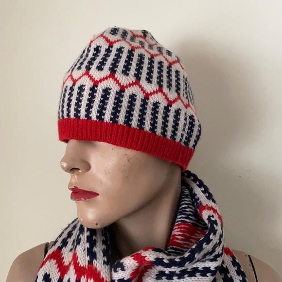 J. Crew knit Tuque & Scarf Set -Unisex - Picture 3 of 13